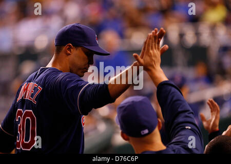 Aprile 29, 2013 - Kansas City, MO, Stati Uniti d'America - 29 Aprile 2013: Ubaldo Jimenez #30 dei Cleveland Indians lascia nell'ottavo inning durante la MLB gioco tra il Cleveland Indians e il Kansas City Royals presso Kauffman Stadium di Kansas City MO Foto Stock