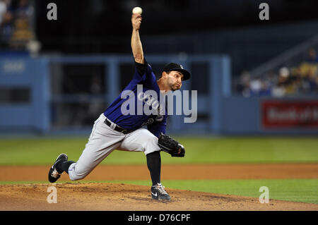 Aprile 29, 2013 - Los Angeles, CA, Stati Uniti d'America - 29 Aprile 2013 Los Angeles, CA. Colorado Rockies relief pitcher Tyler Chatwood (32) passi durante il Major League Baseball gioco tra i Los Angeles Dodgers e Colorado Rockies a Dodger Stadium di Los Angeles, CA. David cofano/CSM. Foto Stock