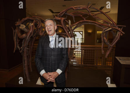 Aprile 11, 2013 - Los Angeles, California, Stati Uniti - W. Richard West Jr., il nuovo direttore del Autry Museo Nazionale del West americano, è fotografata a Autry National Center su Giovedi, Aprile 11, 2013 a Los Angeles. (Credito Immagine: © Ringo Chiu/ZUMAPRESS.com) Foto Stock