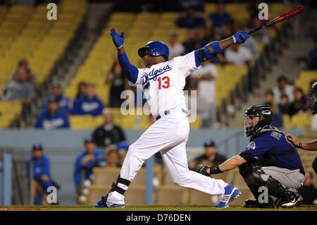 Aprile 29, 2013 - Los Angeles, CA, Stati Uniti d'America - 29 Aprile 2013 Los Angeles, CA. Los Angeles Dodgers interbase Hanley Ramirez (13) a bat durante il Major League Baseball gioco tra i Los Angeles Dodgers e Colorado Rockies a Dodger Stadium di Los Angeles, CA. David cofano/CSM. Foto Stock