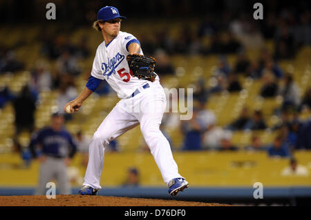 Aprile 29, 2013 - Los Angeles, CA, Stati Uniti d'America - 29 Aprile 2013 Los Angeles, CA. Los Angeles Dodgers relief pitcher Matt Guerrier (54) passi durante il Major League Baseball gioco tra i Los Angeles Dodgers e Colorado Rockies a Dodger Stadium di Los Angeles, CA. David cofano/CSM. Foto Stock