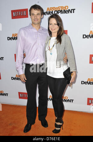 Aprile 29, 2013 - Los Angeles, California, Stati Uniti - Matteo Rolph, Mary Lynn Rajskub frequentando il Netflix di Los Angeles Premiere di ''Arrestato lo sviluppo" tenutosi presso la leva TCL Chinese Theatre di Hollywood, in California, il 29 aprile 2013. 2013(Immagine di credito: © D. lunga/Globe foto/ZUMAPRESS.com) Foto Stock