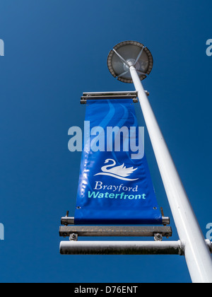 LINCOLN, Regno Unito - 20 APRILE 2013: Bandiera pubblicitaria al lungomare di Brayford Foto Stock