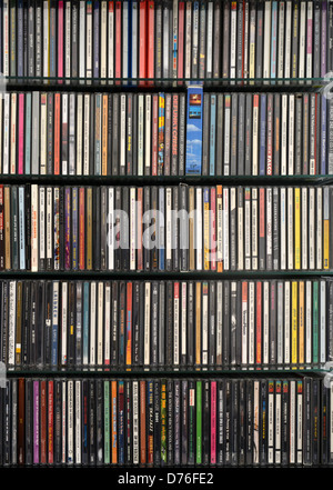 Accantonare con cd musicali Foto Stock