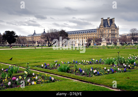 Il museo del Louvre e i Giardini delle Tuileries Parigi centrale Francia Foto Stock
