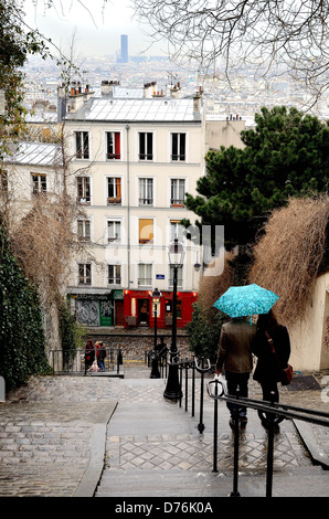 Passi sulla Rue de la Calvaire Montmartre Parigi Francia Foto Stock