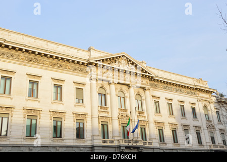 Il palazzo della Banca Commerciale Italiana (in italiano, Palazzo della Banca Commerciale Italiana) è un edificio storico di Milano, Italia Foto Stock