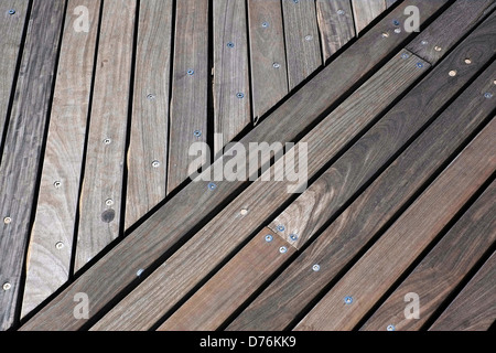 Dettaglio di una sezione della famosa passerella in legno a Coney Island, Brooklyn. Foto Stock