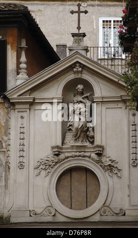 Talia. Roma. Chiesa di Santa Barbara dei Librai. Facciata di Giuseppe Passeri (1654-1714) e Santa Barbara Parisi (1676-1714). Foto Stock