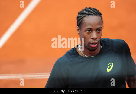 La Francia di Gael Monfils reagisce dopo un punto durante la partita contro l'Austria Melzer al Torneo ATP di Monaco di Baviera, Germania, il 30 aprile 2013. Foto: MARC MUELLER Foto Stock