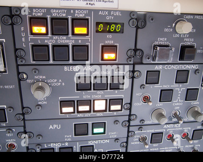Aeroplano cockpit Challenger 850 Foto Stock