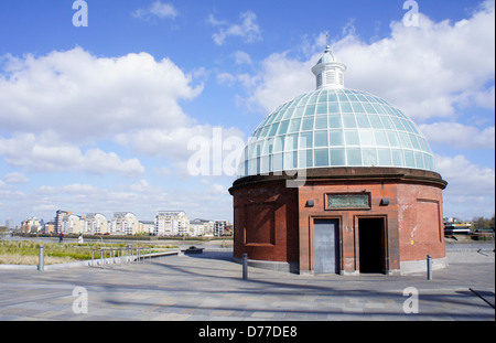 Ingresso al Greenwich foot tunnel, un tunnel pedonale sotto il fiume Tamigi che collega la Greenwich a Tower Hamlets. Foto Stock