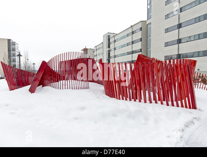 La scultura pezzo di arte chiamato Scirocco da Tuuli e Kivi Sotamaa situato in Arabia, Helsinki, Finlandia Foto Stock