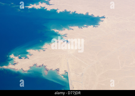 Vista aerea lago Lago Qadisiyah Al-Anbar Al-Haditha Iraq Foto Stock