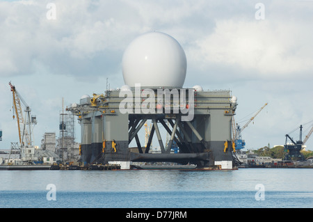 Mare basato in banda X componente Radar balistici usa il sistema di difesa missilistica semoventi mobili flottante stazione radar perla del dock Foto Stock