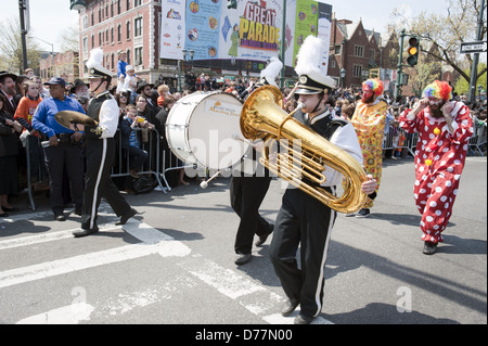 Sessantesimo annuale 'Grande sfilata' per il festival ebraico di lag B' Omer nel Crown Heights sezione di Brooklyn, 28 aprile 2013. Foto Stock