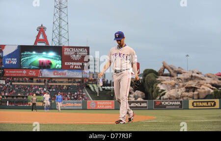 Yu Darvish (rangers), 24 aprile 2013 - MLB : Yu Darvish del Texas Rangers cammina indietro per la piroga prima che la partita di baseball contro il Los Angeles Angeli a Angel Stadium di Anaheim, California, Stati Uniti. (Foto di AFLO) Foto Stock