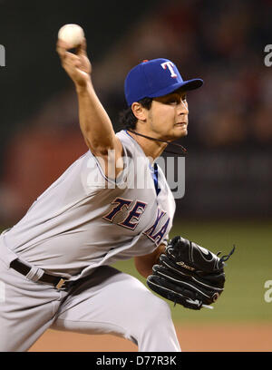 Yu Darvish (rangers), 24 aprile 2013 - MLB : Yu Darvish del Texas Rangers piazzole durante la partita di baseball contro il Los Angeles Angeli a Angel Stadium di Anaheim, California, Stati Uniti. (Foto di AFLO) Foto Stock