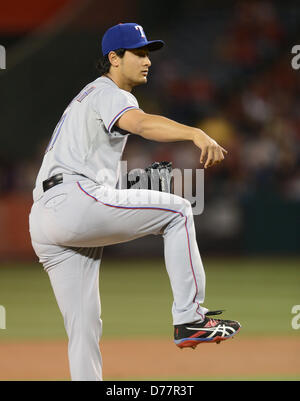 Yu Darvish (rangers), 24 aprile 2013 - MLB : Yu Darvish del Texas Rangers piazzole durante la partita di baseball contro il Los Angeles Angeli a Angel Stadium di Anaheim, California, Stati Uniti. (Foto di AFLO) Foto Stock