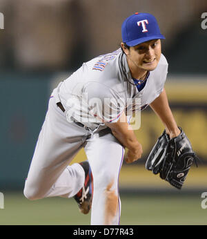 Yu Darvish (rangers), 24 aprile 2013 - MLB : Yu Darvish del Texas Rangers piazzole durante la partita di baseball contro il Los Angeles Angeli a Angel Stadium di Anaheim, California, Stati Uniti. (Foto di AFLO) Foto Stock