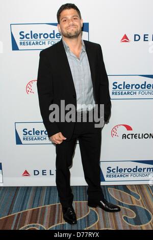 Los Angeles, California, Stati Uniti Aprile 30, 2013. Jerry Ferrara assiste Scleroderma Research Foundation Cool commedia - cucina calda Gala 30 Aprile 2013 presso il Beverly Wilshire Hotel,Beverly Hills, CA.USA.(Immagine di credito: credito: TLeopold/Globe foto/ZUMAPRESS.com/Alamy Live News) Foto Stock