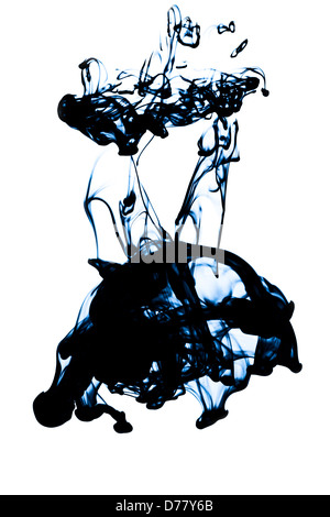 Abstract inchiostro blu in acqua isolato Foto Stock