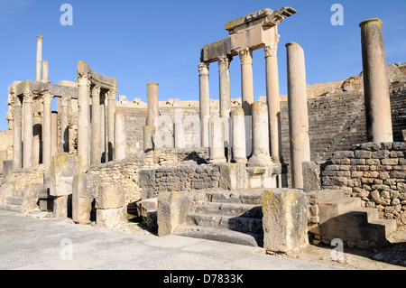 Il teatro a Dougga Città romana rovine della Tunisia Foto Stock