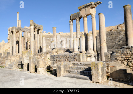 Il teatro a Dougga Città romana rovine della Tunisia Foto Stock