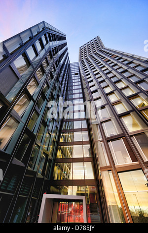 Edificio per uffici dancing torri in Reeperbahn Amburgo, Germania, Europa Foto Stock