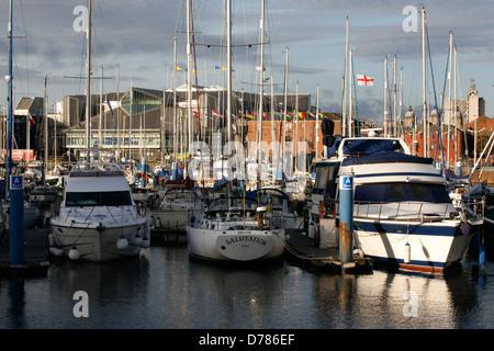 Hull Marina è un porticciolo per le imbarcazioni da diporto situato nella città inglese di Kingston upon Hull. Foto Stock