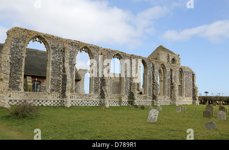 Le rovine parziali della chiesa di Suor Andrew covehithil suffolk Foto Stock