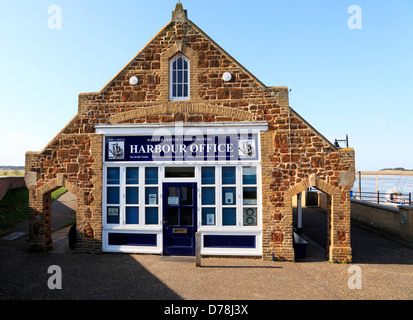 Pozzetti accanto al mare, porto Office, Norfolk, Inghilterra, Regno Unito, Inglese del Mare del Nord porta costiera e resort Foto Stock