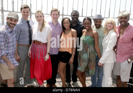 Arian Moayed, Andrew Rannells, Lily Rabe, Rory O'Malley, Nikki M. James, Giosuè Henry, Patina Miller, Forrest McClendon, Judith Foto Stock