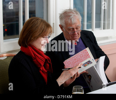 Oldie pranzo letterario 16/4/13, Posy Simmonds, Richard Ingrams Foto Stock