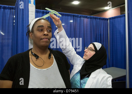 Libera gli screening sanitari per i residenti non assicurati di Detroit Foto Stock