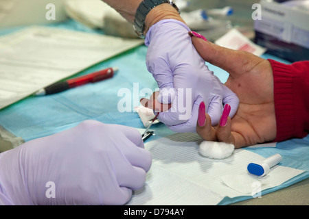 Libera gli screening sanitari per i residenti non assicurati di Detroit Foto Stock