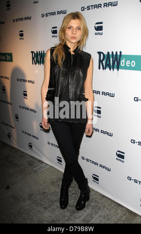 Clemence Poesy G-Star Los Angeles Denim apertura negozio tenuto a G-Star Rodeo Drive Store di Beverly Hills, la California - 06.12.11 Foto Stock