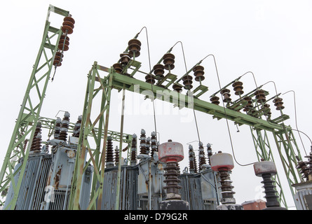 Vecchio power line tralicci presso il Museo della tecnologia di "Città Vecchia" Helsinki, Finlandia Foto Stock