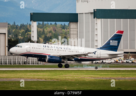 US Airways piano Airbus A319 (A319-132) N830AW in atterraggio a Vancouver International (YVR). Foto Stock