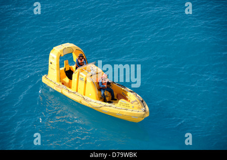 Scialuppa di salvataggio per Royal Caribbean Cruise Ship in Philipsburg, San Maarten, Antille olandesi Foto Stock