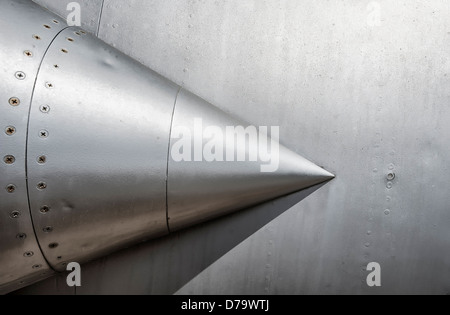 Una vista orizzontale di un jet da combattimento il lato di aspirazione aria pod,1960's USAF aeromobile Foto Stock