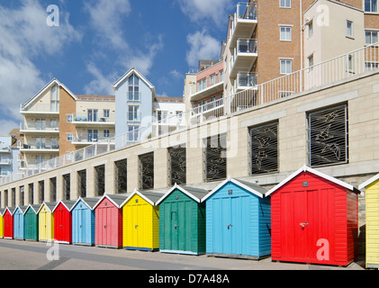 Pittoresca spiaggia di capanne a Boscombe Dorset England Regno Unito Foto Stock