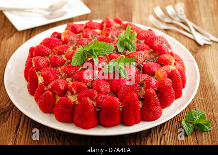 Tiramisú con le fragole. Ricetta disponibile. Foto Stock