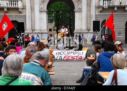 Padova, Italia, il 1 maggio 2013. Caso del Partito comunista contro il governo costituito da Enrico Letta PD - PDL. Foto Stock