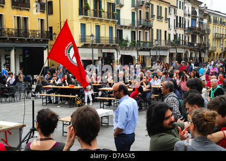 Padova, Italia, il 1 maggio 2013. Caso del Partito comunista contro il governo costituito da Enrico Letta PD - PDL. Foto Stock