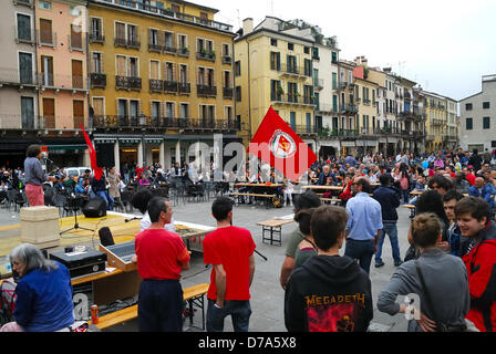 Padova, Italia, il 1 maggio 2013. Caso del Partito comunista contro il governo costituito da Enrico Letta PD - PDL. Foto Stock