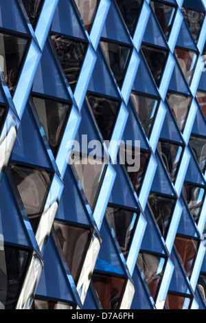 Design moderno con facciata in vetro Foto Stock