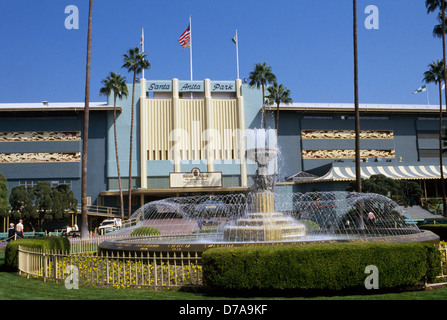 La art-deco Santa Anita Park aperto nel 1934 in Arcadia vicino a Los Angeles ed è il più antico di cavalli purosangue racetrack nel sud della California, Stati Uniti d'America. Foto Stock