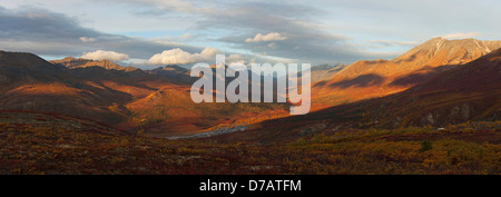 Vista panoramica della Valle di Klondike in pietra tombale parco territoriale;Yukon Canada Foto Stock