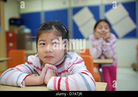 Multi-Ethnic i bambini in una scuola di ESL; Guelph Ontario Canada Foto Stock